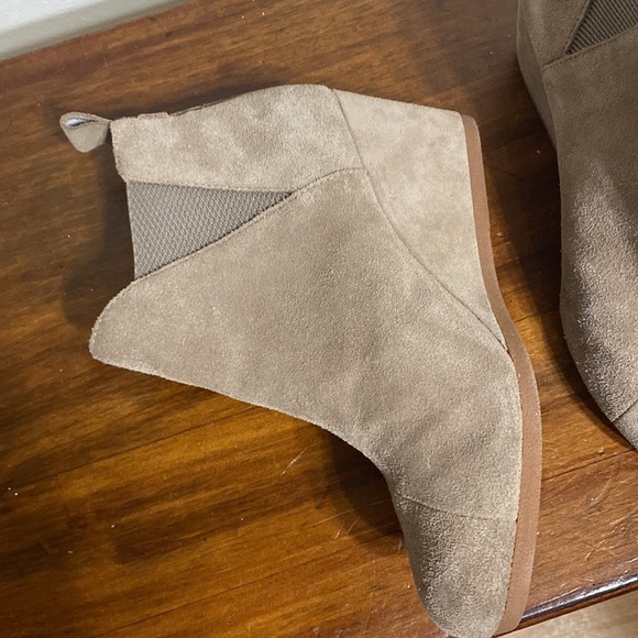 Tom Wedge Booties. Women Size 8. Excellent Condition - Picture 4 of 5